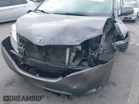 ✅ 2012 Toyota Sienna XLE AAS • VIN: 5TDYK3DC3CS185326 • Lot: 42576736. Listed on IAAI with 189,134 mi. Free auction sales archive from the USA and detailed vehicle history report at DreamBid. Image 6.