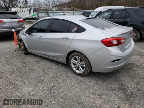 ✅ 2019 Chevrolet Cruze LS • VIN: 1G1BC5SMXK7135664 • Lot: 40710993. Listed on Copart with 103,101 mi. Free auction sales archive from the USA and detailed vehicle history report at DreamBid. Image 2.