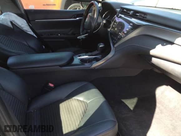 2020 Toyota Camry Hybrid SE z VIN 4T1J31AK3LU011990, wystawiony jako Copart lot #70181845 z przebiegiem 173 265 mil mil oraz Szkoda całkowita • Salvage title. Historia ofert i sprzedaży dostępna na DreamBid. Obrazek 7.