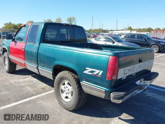 ✅ 1995 Chevrolet Silverado 1500 • VIN: 1GCEK19K5SE227152 • Lot: 43602300. Wystawiony na IAAI z przebiegiem 260 056 mil. Bezpłatny archiwum sprzedaży aukcyjnych z USA i szczegółowy raport historii pojazdu na DreamBid. Zdjęcie 3.