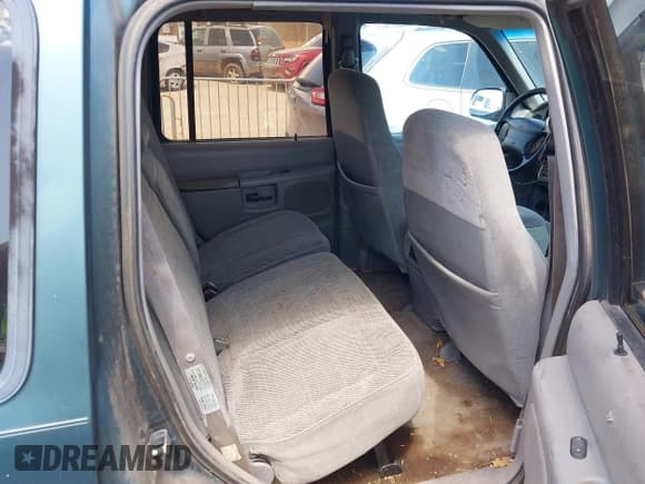 ✅ 1997 Ford Explorer XLT • VIN: 1FMDU32P1VZB23113 • Lot: 43014361. Listed on IAAI with 242,909 mi. Free auction sales archive from the USA and detailed vehicle history report at DreamBid. Image 8.