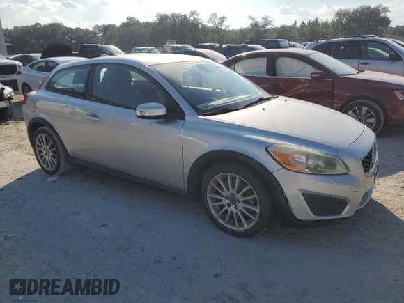 ✅ 2011 Volvo C30 • VIN: YV1672MKXB2203170 • Lot: 77627224. Wystawiony na Copart z przebiegiem 167 659 mil. Bezpłatny archiwum sprzedaży aukcyjnych z USA i szczegółowy raport historii pojazdu na DreamBid. Zdjęcie 4.