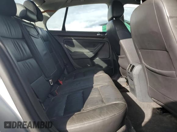 ✅ 2005 Volkswagen Jetta 2.5L • VIN: 3VWDF71KX5M600194 • Lot: 73515464. Listed on Copart with 207,527 mi. Free auction sales archive from the USA and detailed vehicle history report at DreamBid. Image 10.