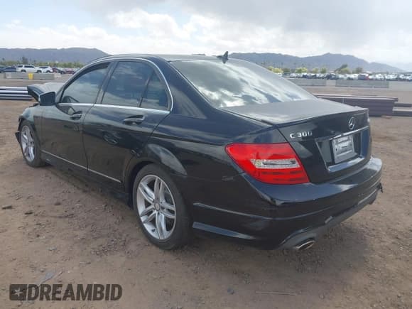 ✅ 2012 Mercedes-Benz C 300 Sport • VIN: WDDGF8BB6CR227922 • Lot: 41950171. Wystawiony na IAAI z przebiegiem 99 242 mil. Bezpłatny archiwum sprzedaży aukcyjnych z USA i szczegółowy raport historii pojazdu na DreamBid. Zdjęcie 3.