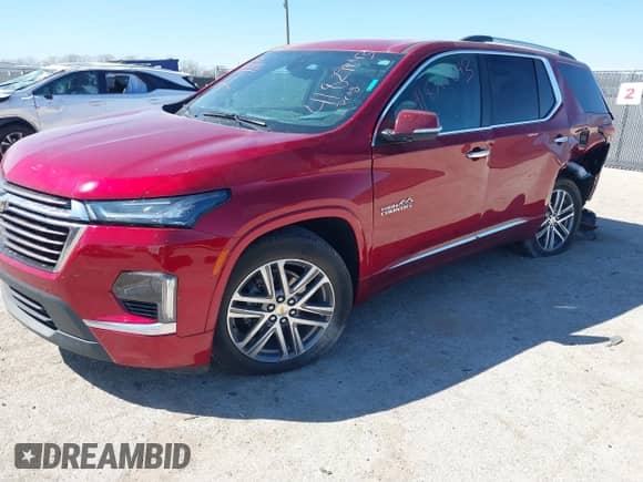 2022 Chevrolet Traverse High Country z VIN 1GNERNKW5NJ151841, wystawiony jako IAAI lot #41829843 z przebiegiem 24 758 mil mil oraz . Historia ofert i sprzedaży dostępna na DreamBid. Obrazek 2.