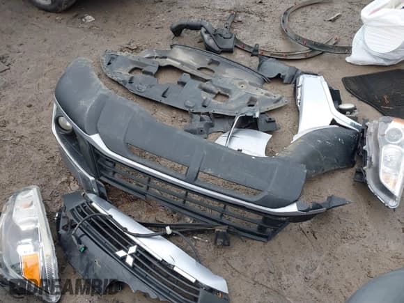 ✅ 2016 Mitsubishi Outlander ES • VIN: JA4AR3AW3GZ054486 • Lot: 41733224. Listed on IAAI with 101,789 mi. Free auction sales archive from the USA and detailed vehicle history report at DreamBid. Image 12.