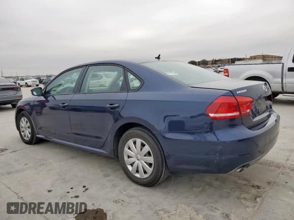 ✅ 2013 Volkswagen Passat S • VIN: 1VWAP7A32DC007583 • Лот: 46442615. Опубликован ранее на Copart с пробегом 137 210 миль. Бесплатный доступ к архиву аукционных продаж из США и подробный отчёт об истории автомобиля на DreamBid. Изображение 2.