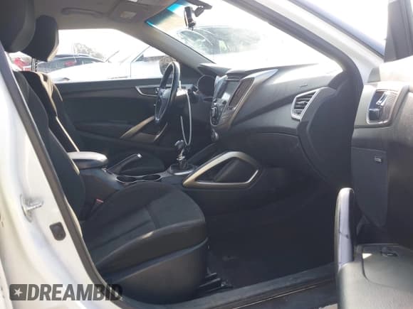 ✅ 2013 Hyundai Veloster w/Black Int • VIN: KMHTC6AD4DU153855 • Lot: 41589006. Wystawiony na IAAI z przebiegiem 106 161 mil. Bezpłatny archiwum sprzedaży aukcyjnych z USA i szczegółowy raport historii pojazdu na DreamBid. Zdjęcie 5.