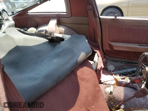 ✅ 1985 Mazda RX-7 • VIN: JM1FB3311F0869855 • Lot: 66770464. Wystawiony na Copart z przebiegiem 177 195 mil. Bezpłatny archiwum sprzedaży aukcyjnych z USA i szczegółowy raport historii pojazdu na DreamBid. Zdjęcie 10.