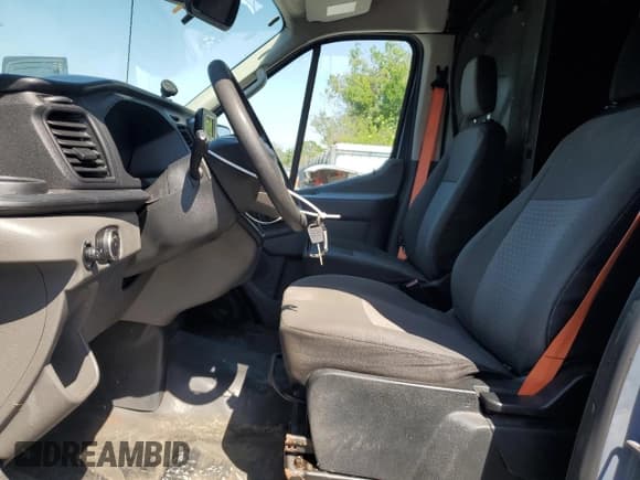 ✅ 2020 Ford Transit Cargo • VIN: 1FTBR3X87LKA72219 • Лот: 51344515. Опубликован ранее на Copart с пробегом Не указан. Бесплатный доступ к архиву аукционных продаж из США и подробный отчёт об истории автомобиля на DreamBid. Изображение 7.