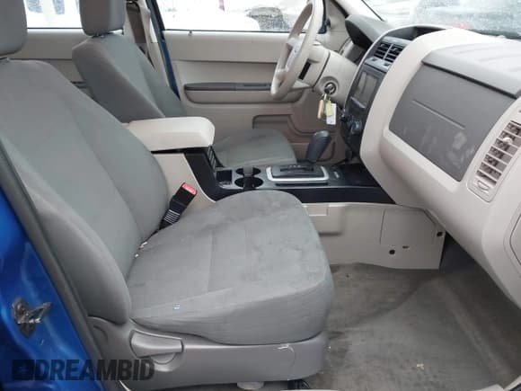 ✅ 2011 Ford Escape XLS • VIN: 1FMCU9C70BKA93037 • Лот: 43541637. Опубликован ранее на IAAI с пробегом 165 520 миль. Бесплатный доступ к архиву аукционных продаж из США и подробный отчёт об истории автомобиля на DreamBid. Изображение 5.