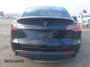 ✅ 2022 Tesla Model Y Long Range • VIN: 7SAYGDEE4NF440177 • Lot: 43136503. Wystawiony na IAAI z przebiegiem 26 673 mil. Bezpłatny archiwum sprzedaży aukcyjnych z USA i szczegółowy raport historii pojazdu na DreamBid. Zdjęcie 17.