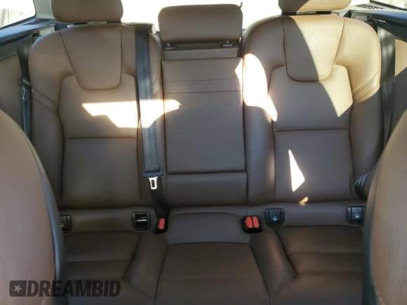 ✅ 2018 Volvo XC60 Momentum • VIN: LYV102RK0JB068923 • Lot: 90018685. Wystawiony na Copart z przebiegiem 67 853 mil. Bezpłatny archiwum sprzedaży aukcyjnych z USA i szczegółowy raport historii pojazdu na DreamBid. Zdjęcie 10.