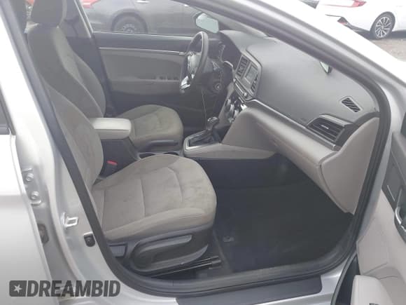 ✅ 2019 Hyundai Elantra SE • VIN: 5NPD74LF2KH474221 • Lot: 42503083. Listed on IAAI with 134,271 mi. Free auction sales archive from the USA and detailed vehicle history report at DreamBid. Image 5.