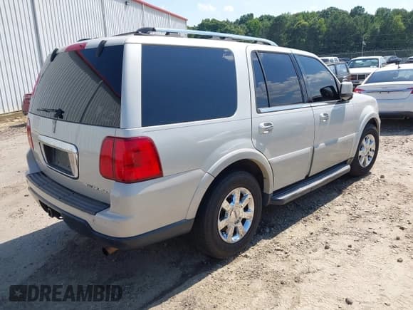 ✅ 2006 Lincoln Navigator Luxury • VIN: 5LMFU28586LJ17478 • Лот: 42577548. Опубликован ранее на IAAI с пробегом 207 474 миль. Бесплатный доступ к архиву аукционных продаж из США и подробный отчёт об истории автомобиля на DreamBid. Изображение 4.