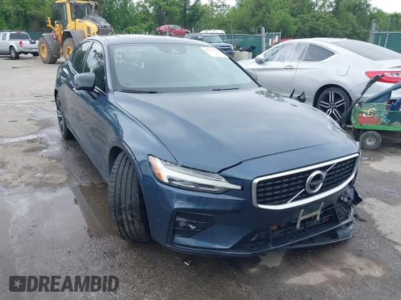 ✅ 2019 Volvo S60 R-Design • VIN: 7JRA22TM1KG005468 • Lot: 42176984. Wystawiony na IAAI z przebiegiem 73 400 mil. Bezpłatny archiwum sprzedaży aukcyjnych z USA i szczegółowy raport historii pojazdu na DreamBid. Zdjęcie 11.