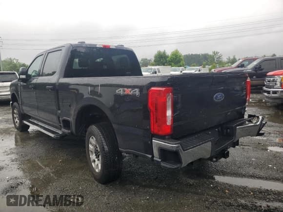 ✅ 2023 Ford F-250 XL • VIN: 1FT7W2BN6PED72599 • Lot: 61724055. Wystawiony na Copart z przebiegiem Nie podano. Bezpłatny archiwum sprzedaży aukcyjnych z USA i szczegółowy raport historii pojazdu na DreamBid. Zdjęcie 2.