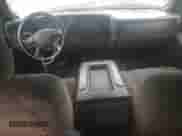 ✅ 2005 Chevrolet Silverado 1500 LS • VIN: 1GCEK19V75E107755 • Lot: 58696125. Wystawiony na Copart z przebiegiem 243 440 mil mil. Skorzystaj z bezpłatnego archiwum sprzedaży aukcyjnych z USA i zobacz szczegółowy raport historii pojazdu na DreamBid. Zdjęcie 8.