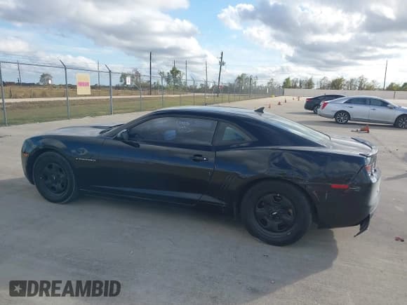 ✅ 2012 Chevrolet Camaro 1LS • VIN: 2G1FE1E36C9198011 • Lot: 43695976. Listed on IAAI with 237,438 mi. Free auction sales archive from the USA and detailed vehicle history report at DreamBid. Image 14.