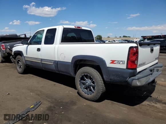 ✅ 2005 Chevrolet Silverado 1500 Z71 • VIN: 1GCEK19Z75Z266321 • Лот: 61169644. Опубликован ранее на Copart с пробегом 141 224 миль. Бесплатный доступ к архиву аукционных продаж из США и подробный отчёт об истории автомобиля на DreamBid. Изображение 2.