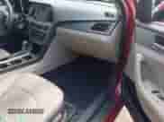 2016 Hyundai Sonata 2.4L z VIN 5NPE24AF4GH400781, wystawiony jako IAAI lot #43095554 z przebiegiem 170 365 mil mil oraz . Historia ofert i sprzedaży dostępna na DreamBid. Obrazek 5.