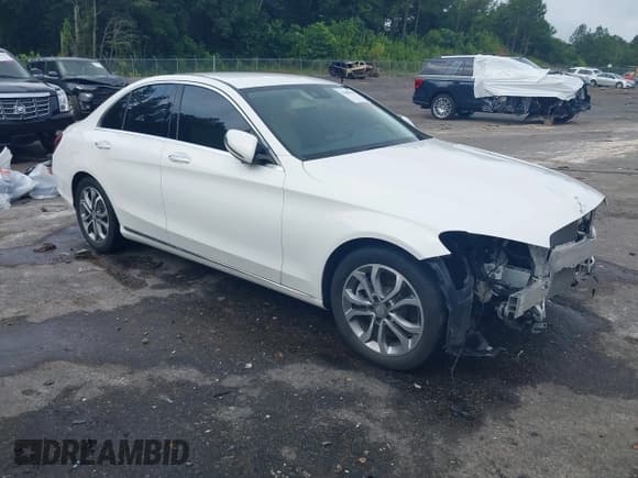 ✅ 2017 Mercedes-Benz C 300 • VIN: 55SWF4JB3HU189495 • Lot: 42668876. Wystawiony na IAAI z przebiegiem 45 724 mil. Bezpłatny archiwum sprzedaży aukcyjnych z USA i szczegółowy raport historii pojazdu na DreamBid. Zdjęcie 1.