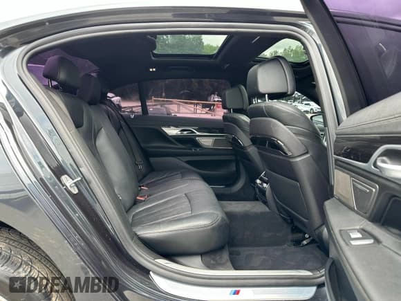 ✅ 2019 BMW 7 Series 740i xDrive • VIN: WBA7E4C55KGV28722 • Lot: 64955445. Listed on Copart with 94,901 mi. Free auction sales archive from the USA and detailed vehicle history report at DreamBid. Image 8.