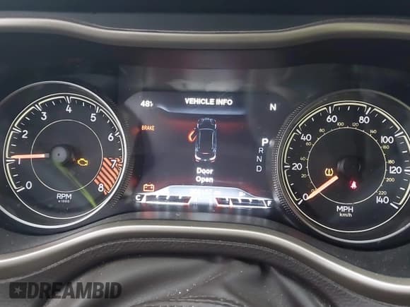 ✅ 2014 Jeep Cherokee Trailhawk • VIN: 1C4PJMBSXEW156973 • Lot: 43760581. Wystawiony na IAAI z przebiegiem 2 021 071 mil. Bezpłatny archiwum sprzedaży aukcyjnych z USA i szczegółowy raport historii pojazdu na DreamBid. Zdjęcie 7.