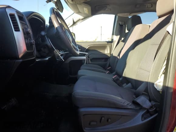 ✅ 2016 Chevrolet Silverado 1500 LT • VIN: 1GCVKREC4GZ285539 • Lot: 82720215. Wystawiony na Copart z przebiegiem 149 763 mil. Bezpłatny archiwum sprzedaży aukcyjnych z USA i szczegółowy raport historii pojazdu na DreamBid. Zdjęcie 7.