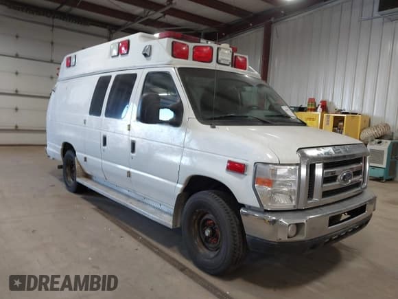 ✅ 2011 Ford Econoline Cargo Commercial • VIN: 1FDSS3EL6BDB11408 • Lot: 41491073. Wystawiony na IAAI z przebiegiem 360 229 mil. Bezpłatny archiwum sprzedaży aukcyjnych z USA i szczegółowy raport historii pojazdu na DreamBid. Zdjęcie 1.