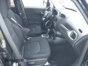 ✅ 2016 Jeep Renegade Latitude • VIN: ZACCJABT5GPD16182 • Lot: 43266239. Wystawiony na IAAI z przebiegiem 100 322 mil. Bezpłatny archiwum sprzedaży aukcyjnych z USA i szczegółowy raport historii pojazdu na DreamBid. Zdjęcie 5.