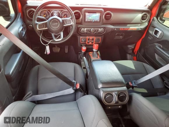 ✅ 2020 Jeep Gladiator Sport S • VIN: 1C6JJTAG0LL133527 • Лот: 70139015. Опубликован ранее на Copart с пробегом 68 964 миль. Бесплатный доступ к архиву аукционных продаж из США и подробный отчёт об истории автомобиля на DreamBid. Изображение 8.