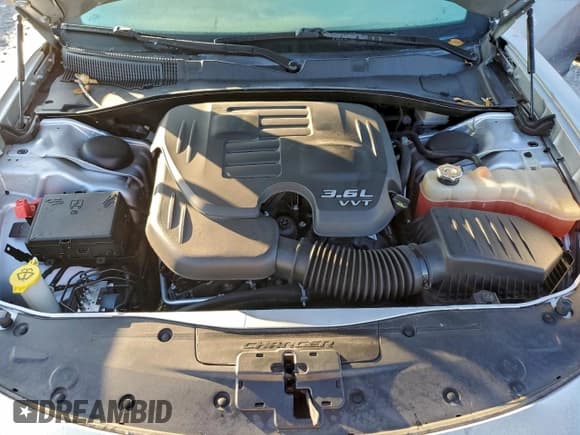 ✅ 2020 Dodge Charger SXT • VIN: 2C3CDXBG3LH136311 • Lot: 93876815. Wystawiony na Copart z przebiegiem 92 866 mil. Bezpłatny archiwum sprzedaży aukcyjnych z USA i szczegółowy raport historii pojazdu na DreamBid. Zdjęcie 11.