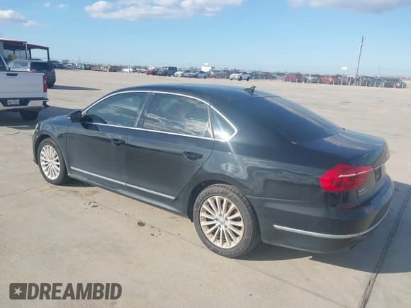 ✅ 2016 Volkswagen Passat SE • VIN: 1VWBS7A32GC061909 • Lot: 43895144. Wystawiony na IAAI z przebiegiem 149 167 mil. Bezpłatny archiwum sprzedaży aukcyjnych z USA i szczegółowy raport historii pojazdu na DreamBid. Zdjęcie 3.