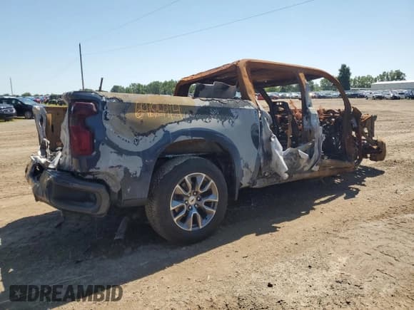 ✅ 2021 Chevrolet Silverado 1500 RST • VIN: 1GCUYEED4MZ275908 • Lot: 64354754. Wystawiony na Copart z przebiegiem Nie podano. Bezpłatny archiwum sprzedaży aukcyjnych z USA i szczegółowy raport historii pojazdu na DreamBid. Zdjęcie 3.