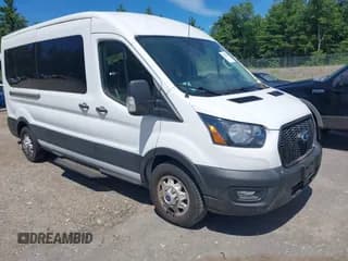✅ 2023 Ford Transit Passenger XL • VIN: 1FBAX9C86PKA01789 • Lot: 42701198. Wystawiony na IAAI z przebiegiem 12 931 mil. Bezpłatny archiwum sprzedaży aukcyjnych z USA i szczegółowy raport historii pojazdu na DreamBid. Zdjęcie 1.
