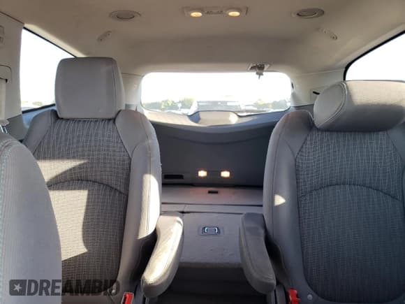 ✅ 2017 Chevrolet Traverse LT • VIN: 1GNKRHKD3HJ133524 • Lot: 70194324. Wystawiony na Copart z przebiegiem 145 673 mil. Bezpłatny archiwum sprzedaży aukcyjnych z USA i szczegółowy raport historii pojazdu na DreamBid. Zdjęcie 10.