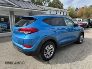 2016 Hyundai Tucson SE z VIN KM8J23A40GU097085, wystawiony jako Copart lot #89732635 z przebiegiem 142 551 mil mil oraz Czysty tytuł • Clean title. Historia ofert i sprzedaży dostępna na DreamBid. Obrazek 4.