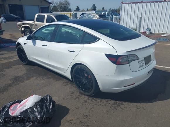 ✅ 2021 Tesla Model 3 Performance • VIN: 5YJ3E1EC9MF028961 • Lot: 41958226. Wystawiony na IAAI z przebiegiem 60 055 mil. Bezpłatny archiwum sprzedaży aukcyjnych z USA i szczegółowy raport historii pojazdu na DreamBid. Zdjęcie 3.