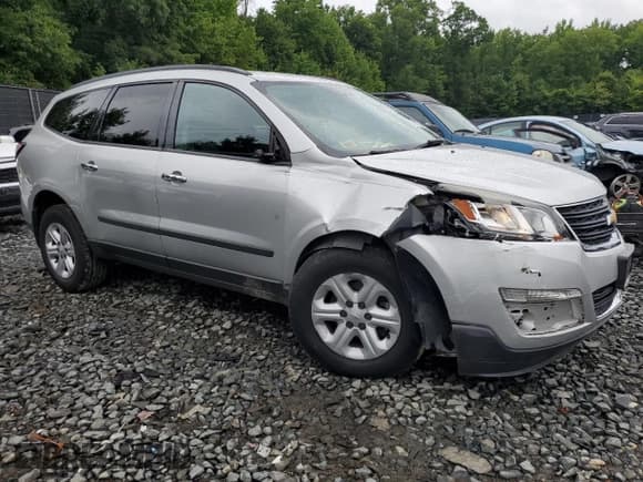 ✅ 2016 Chevrolet Traverse LS • VIN: 1GNKRFKDXGJ332556 • Lot: 62270784. Wystawiony na Copart z przebiegiem 100 099 mil. Bezpłatny archiwum sprzedaży aukcyjnych z USA i szczegółowy raport historii pojazdu na DreamBid. Zdjęcie 4.