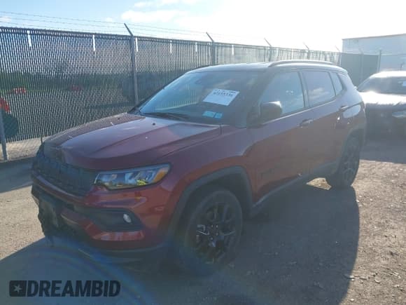 ✅ 2022 Jeep Compass Latitude • VIN: 3C4NJDBB8NT184607 • Lot: 42155336. Wystawiony na IAAI z przebiegiem 10 912 mil. Bezpłatny archiwum sprzedaży aukcyjnych z USA i szczegółowy raport historii pojazdu na DreamBid. Zdjęcie 2.