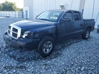 ✅ 2007 Dodge Dakota ST • VIN: 1D3HW28P17S173529 • Лот: 51895125. Опубликован ранее на Copart с пробегом 257 626 миль. Бесплатный доступ к архиву аукционных продаж из США и подробный отчёт об истории автомобиля на DreamBid. Изображение 1.