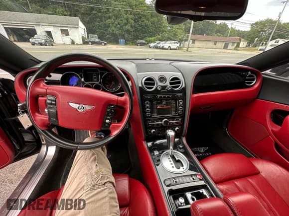 ✅ 2007 Bentley Continental GT • VIN: SCBCR73W17C040241 • Lot: 91603445. Wystawiony na Copart z przebiegiem 92 913 mil. Bezpłatny archiwum sprzedaży aukcyjnych z USA i szczegółowy raport historii pojazdu na DreamBid. Zdjęcie 9.