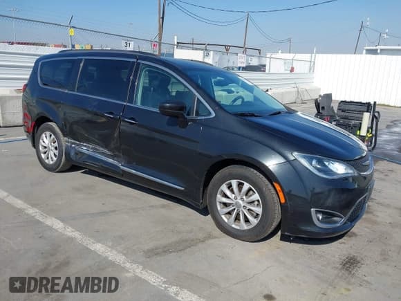 ✅ 2017 Chrysler Pacifica Touring L • VIN: 2C4RC1BG1HR530171 • Lot: 43518165. Wystawiony na IAAI z przebiegiem 106 721 mil. Bezpłatny archiwum sprzedaży aukcyjnych z USA i szczegółowy raport historii pojazdu na DreamBid. Zdjęcie 1.