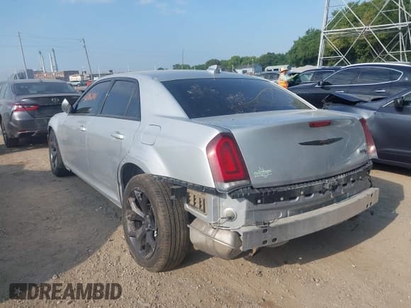 ✅ 2021 Chrysler 300 S • VIN: 2C3CCABGXMH549893 • Lot: 42982981. Listed on IAAI with 90,497 mi. Free auction sales archive from the USA and detailed vehicle history report at DreamBid. Image 3.