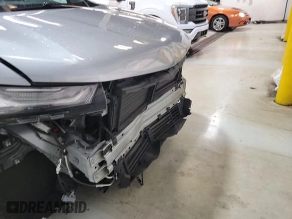 ✅ 2023 Chevrolet Traverse LT Cloth • VIN: 1GNEVGKW5PJ266885 • Lot: 43681024. Wystawiony na IAAI z przebiegiem 63 202 mil. Bezpłatny archiwum sprzedaży aukcyjnych z USA i szczegółowy raport historii pojazdu na DreamBid. Zdjęcie 24.