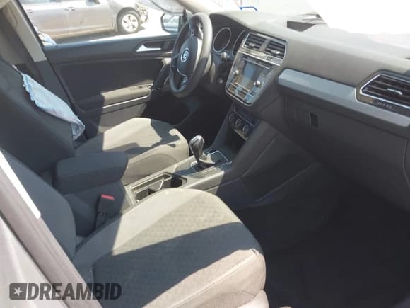 ✅ 2020 Volkswagen Tiguan S • VIN: 3VV1B7AX8LM054877 • Лот: 43147566. Опубликован ранее на IAAI с пробегом 118 030 миль. Бесплатный доступ к архиву аукционных продаж из США и подробный отчёт об истории автомобиля на DreamBid. Изображение 5.