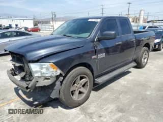 2018 Ram 1500 Express z VIN 1C6RR6FT8JS100913, wystawiony jako Copart lot #60675985 z przebiegiem 118 283 mil mil oraz Szkoda całkowita • Salvage title. Historia ofert i sprzedaży dostępna na DreamBid. Obrazek 1.