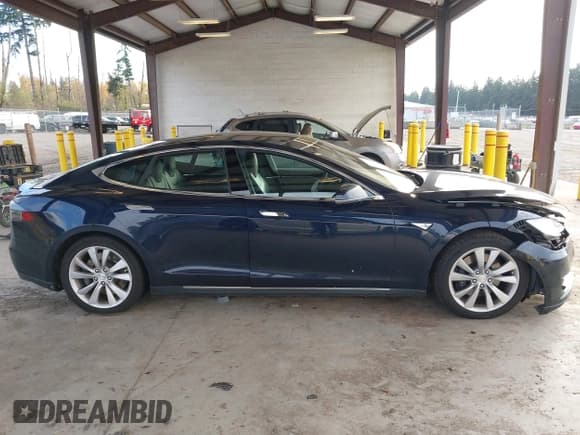 ✅ 2015 Tesla Model S 85D • VIN: 5YJSA1H25FFP78340 • Лот: 43665696. Опубликован ранее на IAAI с пробегом 75 799 миль. Бесплатный доступ к архиву аукционных продаж из США и подробный отчёт об истории автомобиля на DreamBid. Изображение 12.