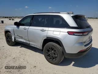 ✅ 2024 Jeep Grand Cherokee Laredo • VIN: 1C4RJHAG0R8573073 • Лот: 86638775. Опубликован ранее на Copart с пробегом 18 528 миль. Бесплатный доступ к архиву аукционных продаж из США и подробный отчёт об истории автомобиля на DreamBid. Изображение 2.